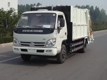 7 Cubic Meter Garbage Truck with Compactor