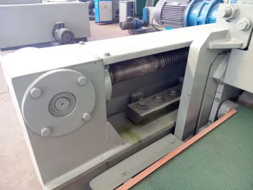 Veneer Lathe   (for 4 Feet Log, Spindle-Less)